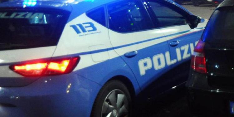 Roma, 46enne gambizzato in casa da due uomini