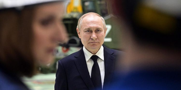 Ucraina, ex diplomatico Russia: “Se Putin perde, il regime può crollare”