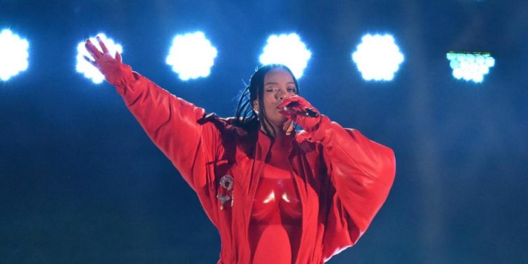 Rihanna si esibirà alla cerimonia degli Oscar 2023