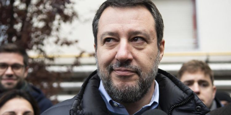 Milano, Salvini contestato: “Razzista, San Siro non ti vuole”