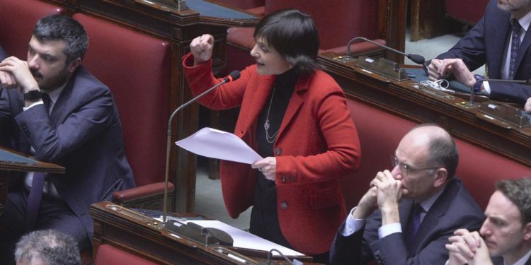 Anarchici, Serracchiani: “Giurì faccia luce su parole Donzelli”