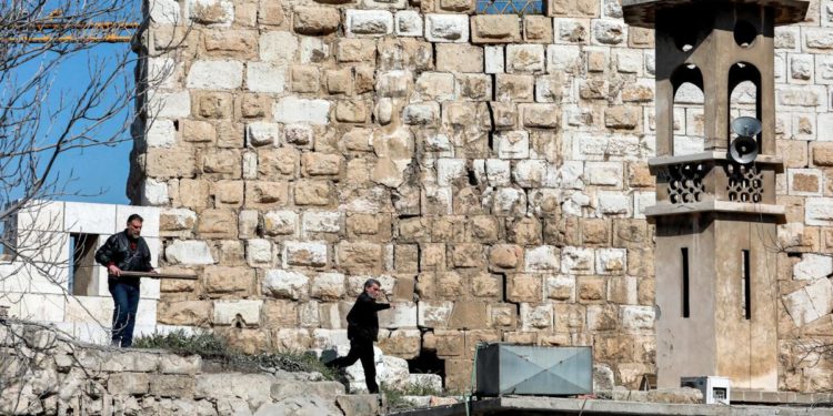 Siria, 15 morti in raid Israele su Damasco