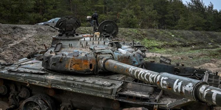 Ucraina, esercito Russia ha dimezzato i suoi tank: lo studio