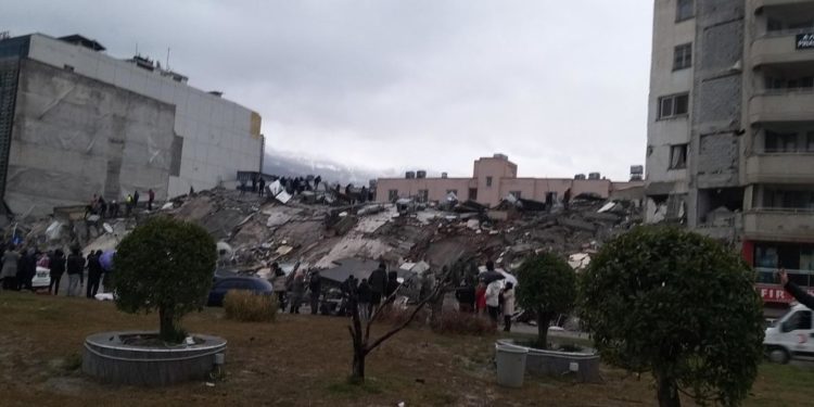 Terremoto Turchia, esplosione in gasdotto nel sud del Paese: sospesi flussi