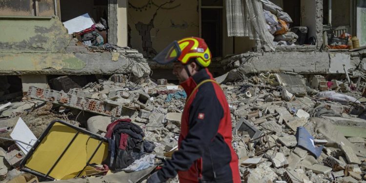 Terremoto Turchia, ricerche interrotte in quasi tutte province