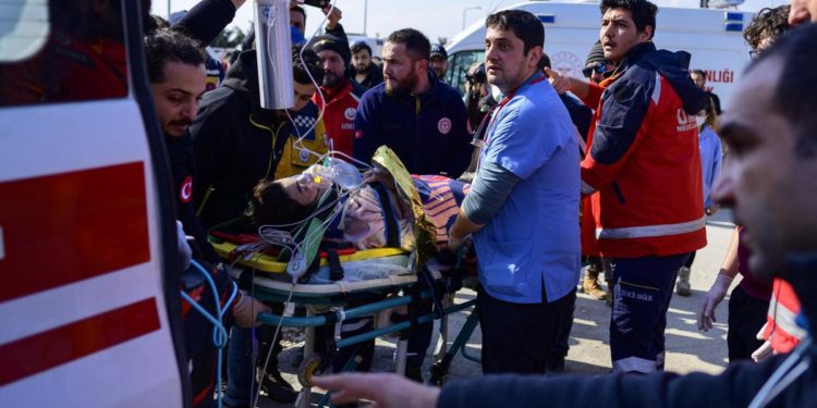 Terremoto Turchia, miracolo a Kahramanmaras: donna estratta viva a 222 ore dal sisma