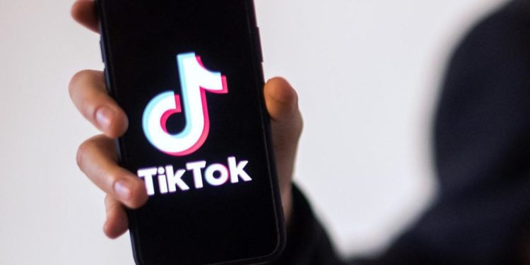 Ue vieta TikTok, Commissione chiede a dipendenti di disinstallare app
