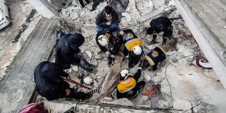 Terremoto Turchia, 3 persone estratte vive dalle macerie dopo 198 ore