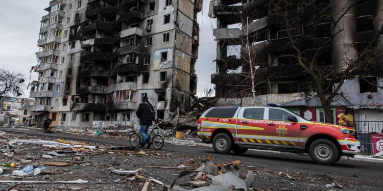 Ucraina, missili su fermata bus a Kherson: vittime