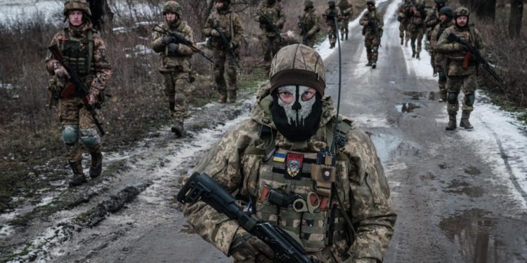 Ucraina-Russia, Zelensky: “Per noi la situazione sul campo si complica”