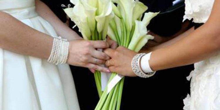 Nozze gay, Chiesa anglicana dice sì a benedizione coppie stesso sesso