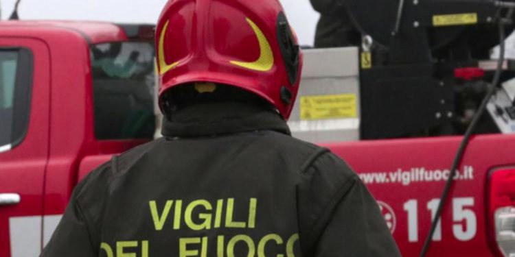 Roma, incendio in appartamento: 4 intossicati tra cui una bimba