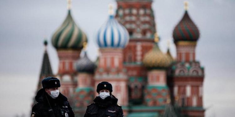 Russia accusa gli Usa: “Reclutano terroristi Isis per attacchi contro di noi”