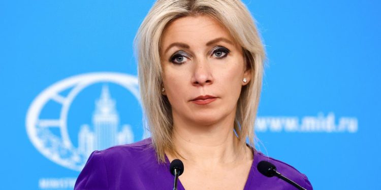 Sanremo 2023, Russia ironizza su messaggio Zelensky: “Vincerà con un rap?”