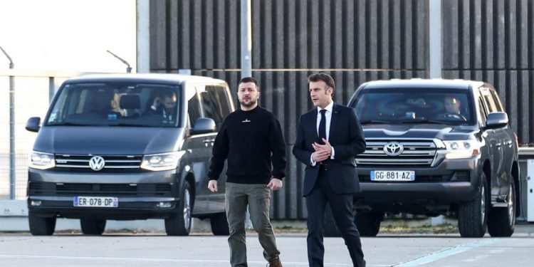 Zelensky: “Incontro con Macron e Scholz? Non annuncerei cose pubblicamente”