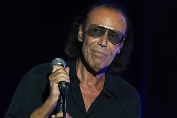 8 marzo, Venditti chiama Fiorello: “Auguri a tutte le donne del mondo” – Video