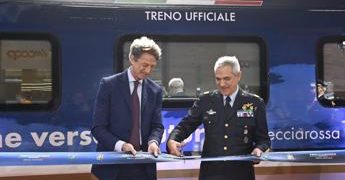 Aeronautica: un Frecciarossa dedicato ai 100 anni, speciale livrea presentata a Termini
