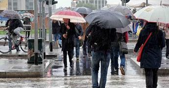 Allerta meteo oggi, venti forti e temporali: lunedì di maltempo, le regioni colpite