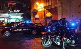 Catania: inveisce contro passanti con bottiglia di vetro, denunciato