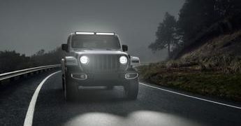 Hella Black Magic: la nuova lightbar con omologazione stradale