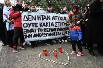 Incidente treni Grecia, scontri tra polizia e manifestanti ad Atene e Salonicco
