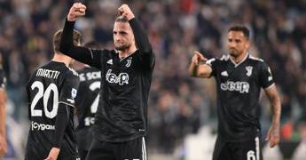 Juventus-Sampdoria 4-2, poker bianconero e Allegri sale – Video