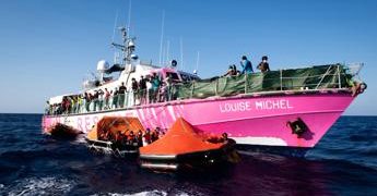 Louise Michel fermata a Lampedusa: stop a nave di Banksy, ecco perché