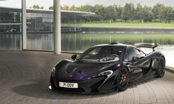 McLaren P1: la supercar ibrida compie 10 anni