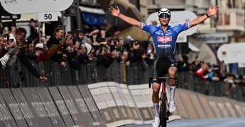 Milano-Sanremo 2023, Van der Poel vince e Ganna secondo