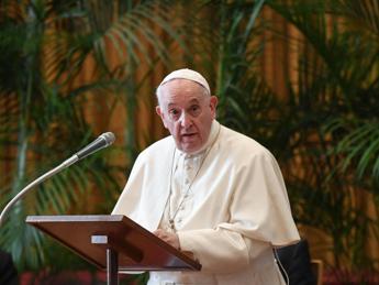 Papa: “Celibato? Non sono ancora pronto a rivederlo”