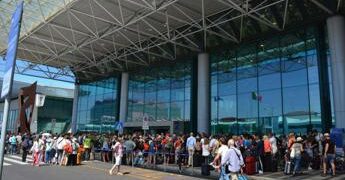 Schengen, l’esperto Giuricin: “Blocco totale? Code inevitabili, Spagna vale 22 milioni di passeggeri all’anno”