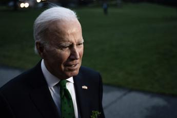 Strage Nashville, Biden: “Americani chiedono stop armi da assalto, Congresso agisca”