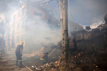 Ucraina, raid russi su Odessa: tre feriti