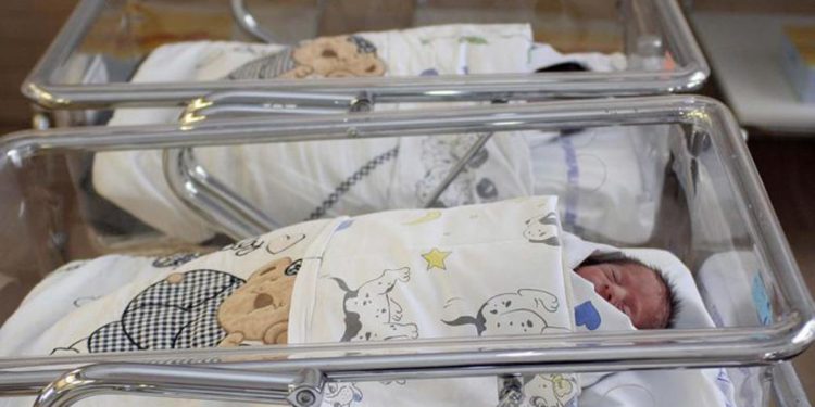 Esperti: “Punti nascita con anestesista e pediatra, mai meno di 500 parti l’anno”