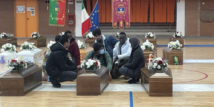 Gli cafisti restano in carcere, il sarcasmo del gip