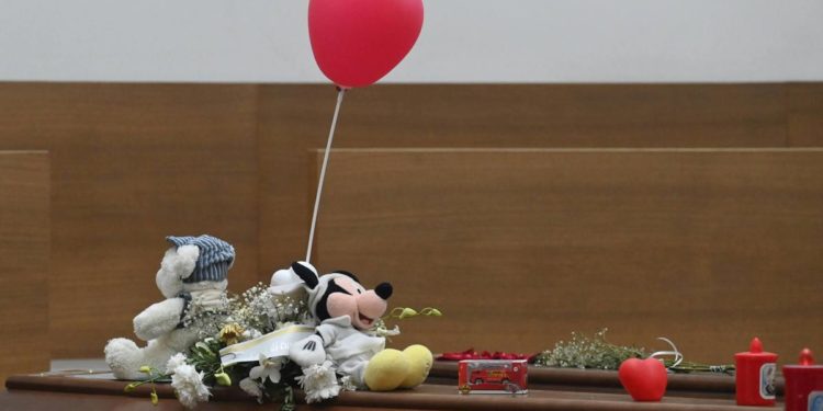 Migranti, due salme bloccate a Cutro perché Comune è chiuso per Cdm: niente certificato di morte