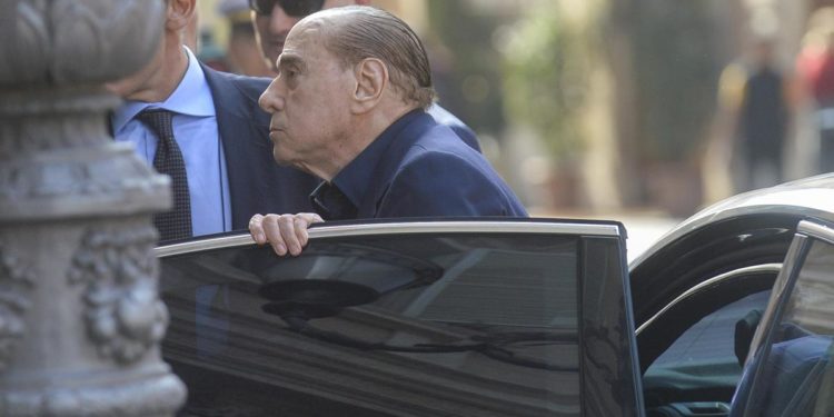 Silvio Berlusconi dimesso dal San Raffaele