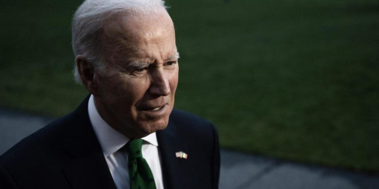 Usa, Biden: “Americani chiedono stop armi da assalto, Congresso agisca”