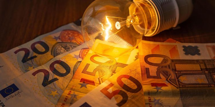 Caro bollette, governo lavora a nuovo round misure
