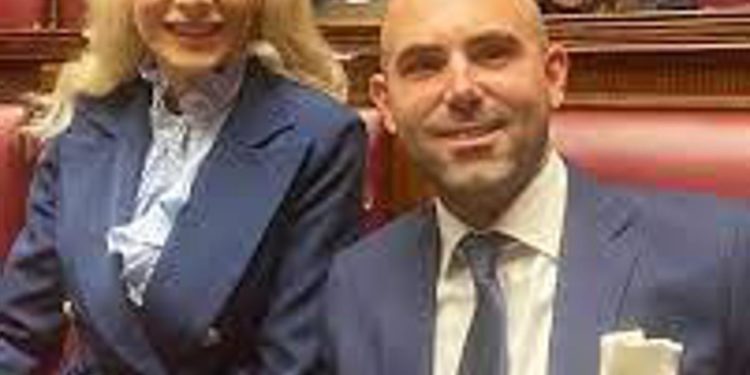 Forza Italia, l’azzurro Ferrante vicino a Fascina: “Partito non è diventato meloniana”