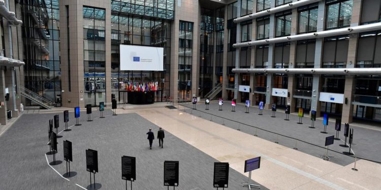 Oggi il Consiglio europeo, economia e Ucraina su tavolo dei leader