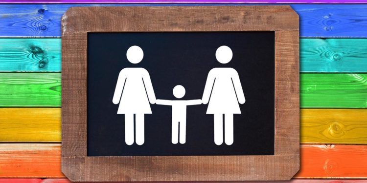 Figli coppie gay, Parlamento Ue condanna stop registrazioni: “Italia torni indietro”