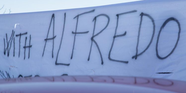 Anarchici, bomba carta davanti a Consolato New York e striscione pro Cospito