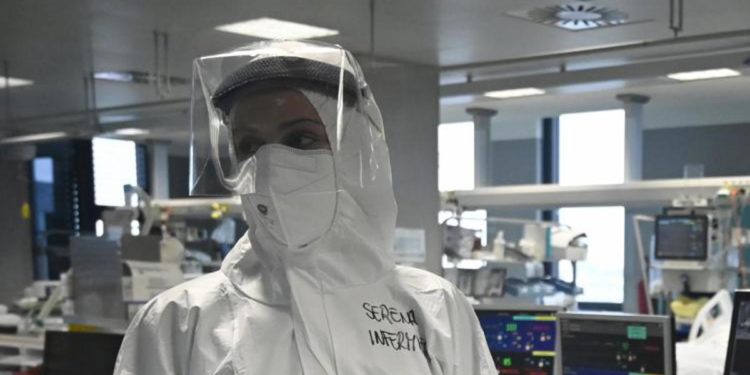 Covid Italia, in ultimi 7 giorni calo contagi e morti: report Gimbe