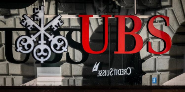 Ubs salva Credit Suisse con soldi pubblici, troppo alta la posta in gioco