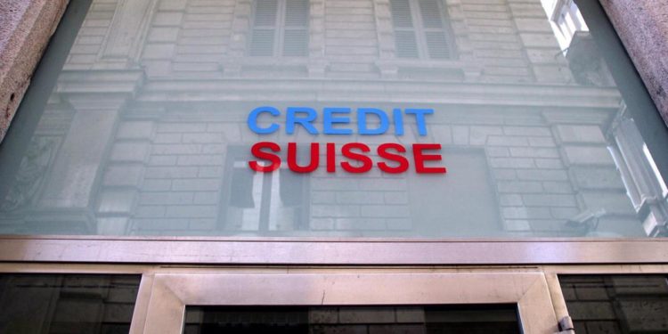 Credit Suisse, Ubs studia dossier per acquisizione