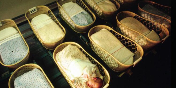 Natalità, Istat: nuovo record negativo -1,9% in un anno