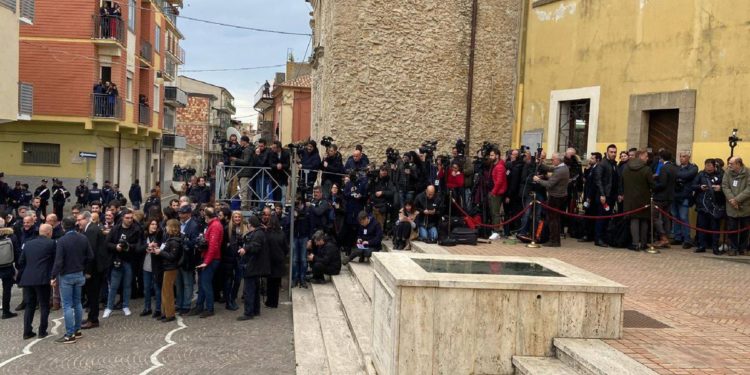 Migranti, Meloni a Cutro per il Cdm