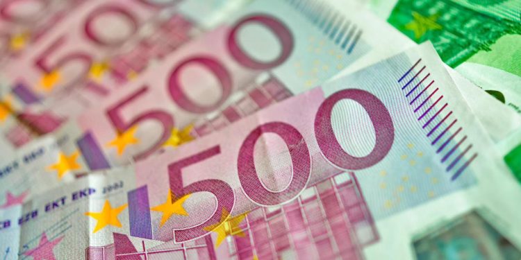 Ue, tassa sugli ultra-ricchi: la richiesta di europarlamentari ed economisti