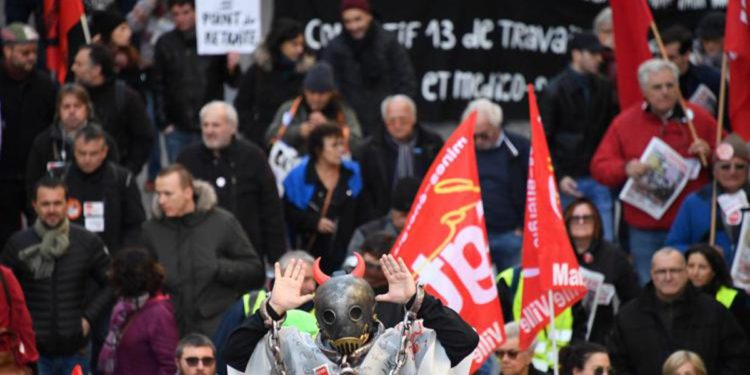 Francia, Senato approva riforma pensioni